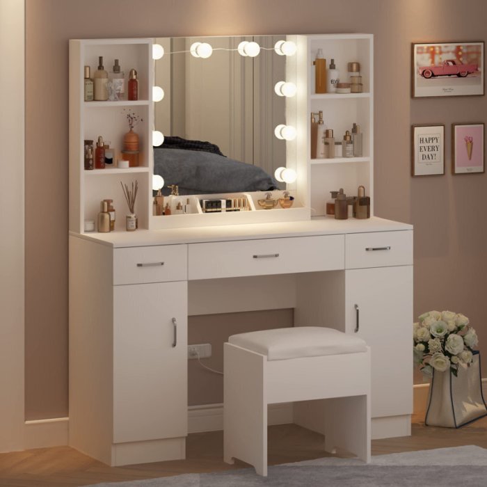 Aesthetic makeup vanity