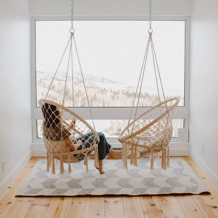 Aesthetic hanging chair