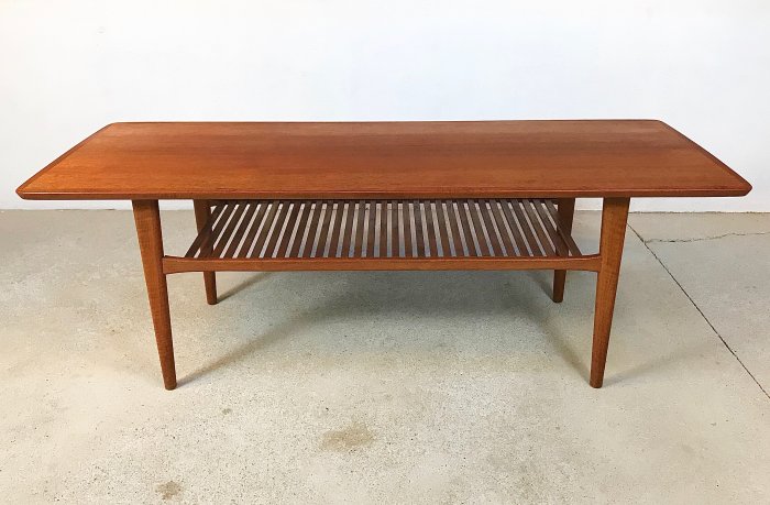 Mid-Century Danish design teak reversible coffee table | #72897 Scandinavian style table